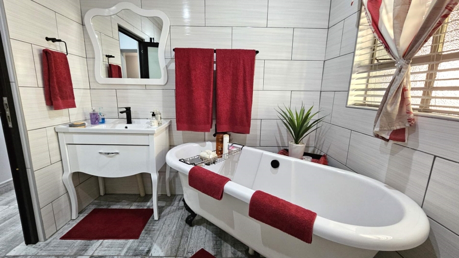 4 Bedroom Property for Sale in Ifafi North West
